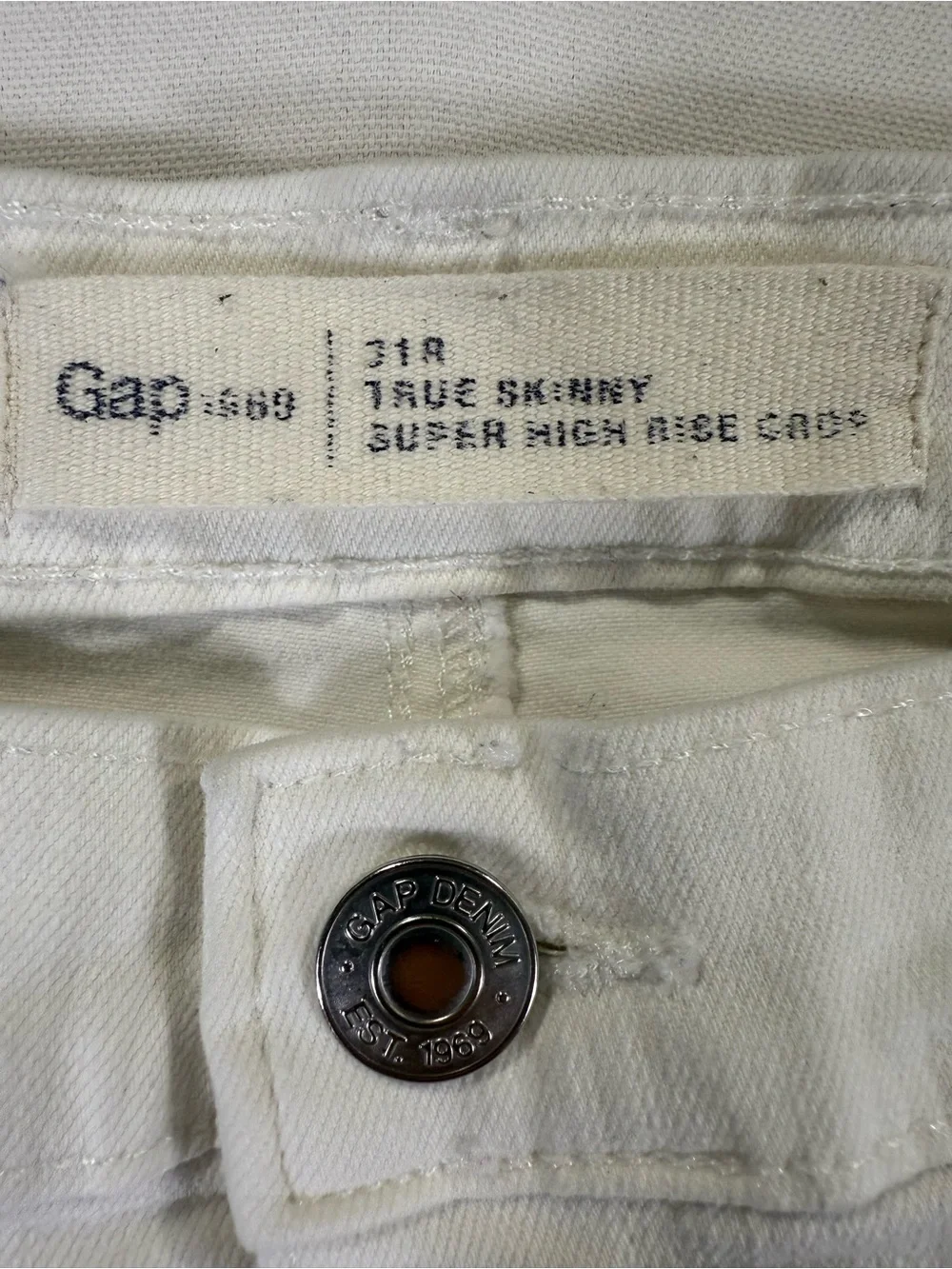 GAP slim design white